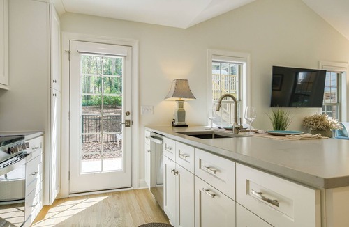 Raleigh Cottage | Beautiful Raleigh Cottage Rental: 5 Mi to Downtown