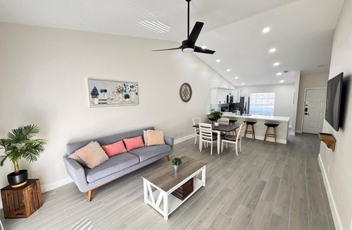 Meadow Woods Villa | Beautiful renovated house 20min from Disney - Universal - Seaworld