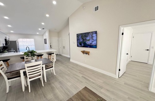 Meadow Woods Villa | Beautiful renovated house 20min from Disney - Universal - Seaworld