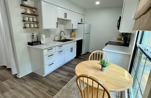 Bell Apartment | Beautiful river front studio with dock and adjacent boat ramp