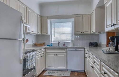 Ilexhurst Condo | Beautiful Spacious 4 Bdrm 2nd floor Condo! Heated Pool and Steps to the beach!