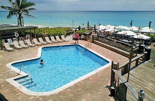 Central Beach Apartment | Beautiful studio unit at resort, sleeps 4