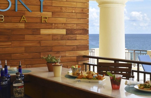 Central Beach Apartment | Beautiful studio unit at resort, sleeps 2