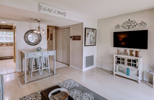Lake Waccamaw House | Beautiful Townhome, Steps from the Lake