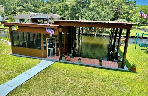 Gautier Cabin | BEAUTIFUL WATERFRONT . GNAT SCREENED BOATHOUSE AND AJOINING COVERED BOAT SLIPS