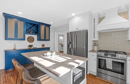 Greenville House | Beautifully Renovated Cottage Style Home - 5 Mins from Downtown