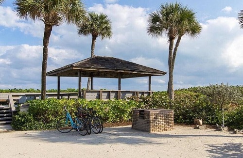 Moorings Condo | Beautifully renovated 2/2 condo on marina and short walk to private beach!