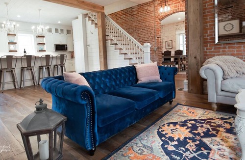 Jackson House | Beautifully Renovated Farmhouse in Jackson, MO