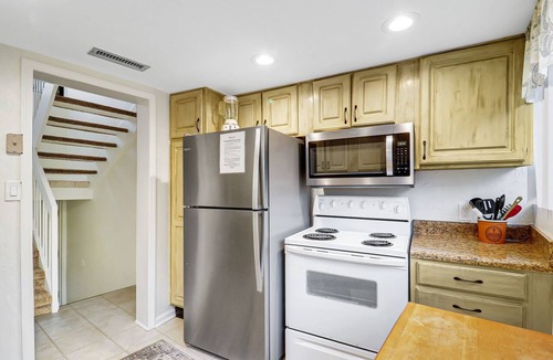 Hilton Head Island Condo | Beautifully Decorated - Close to the beach and Coligny!