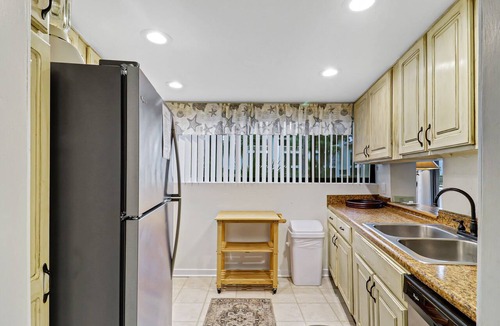 Hilton Head Island Condo | Beautifully Decorated - Close to the beach and Coligny!