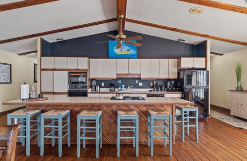 Oriental Apartment | Best Location in Oriental, NC! Sleeps up to 14! Steps away from Oriental Marina!