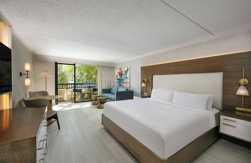 Shipyard Plantation Hotel | Best of Hilton Head! 4 Rooms w/Balcony, Pool, Pet-Friendly, Minutes from Beach!
