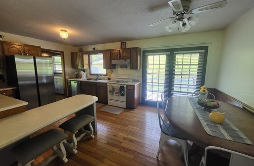 Andrews House | BEST porch view of the Smokies! AMAZING creekside fire pit, Master suite!