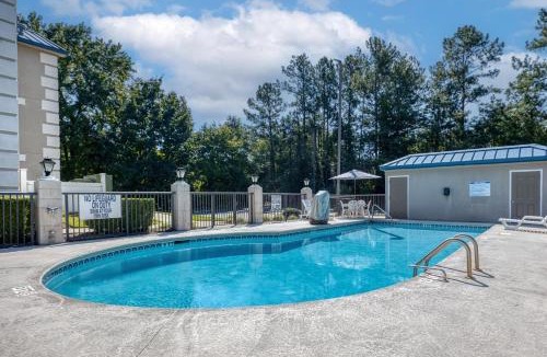 Seven Oaks Hotel | Best Western Executive Inn & Suites