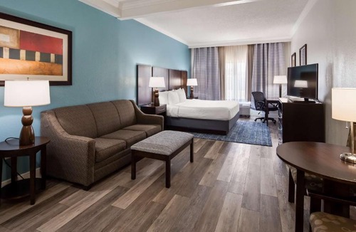 Venice Hotel | Best Western Plus Ambassador Suites