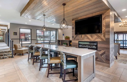 Pigeon Forge Hotel | Best Western Plus Apple Valley Lodge Pigeon Forge