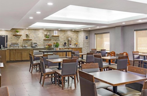 Northwest Raleigh Hotel | Best Western Plus Raleigh Crabtree Valley Hotel