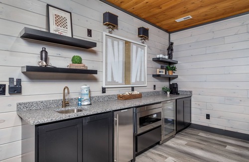 Gatlinburg Cabin | BIG BEAR COVE - 26 BEDROOMS, SLEEPS 100 PEOPLE, LOADED WITH LUXURY!
