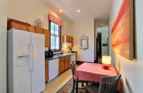 Savannah Victorian District House | Big Blue House - Lower Unit - Near Forsyth Park - Sleeps 8