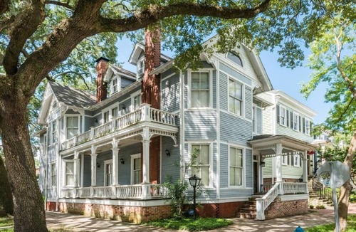 Savannah Victorian District House | Big Blue House Upper- Near Forsyth Park - Sleeps 8
