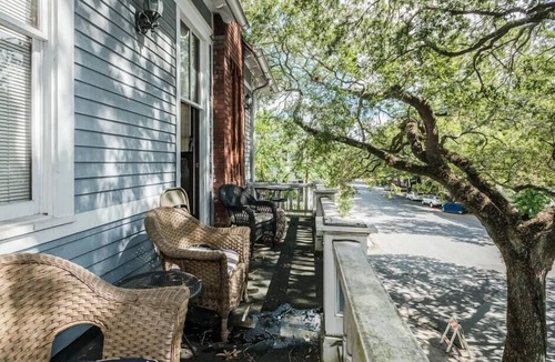 Savannah Victorian District House | Big Blue House Upper- Near Forsyth Park - Sleeps 8