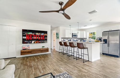 Tropic Palms House | Big heated salt water pool house with easy access to the beach and Atlantic Ave