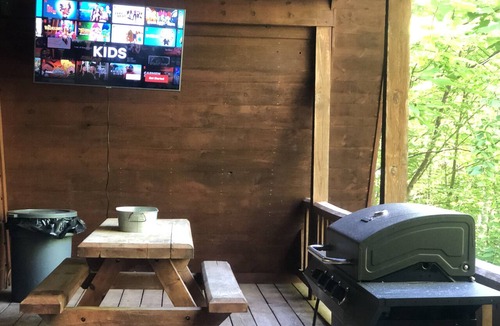 Revelo Cabin | Big South Fork! Peaceful, Relaxing, On the Trails…Six Decks ~ Nature’s Paradise!