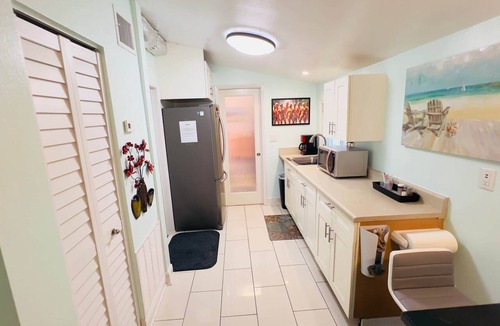 Wilton Manors House | Billy's Resort -Men only-Clothing optional-Secluded Bungalow