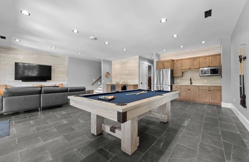 Lake Norman of Catawba House | Black Bear & Blue Heron by AvantStay | 2 Lakefront Homes, Sleeps 43, Pools