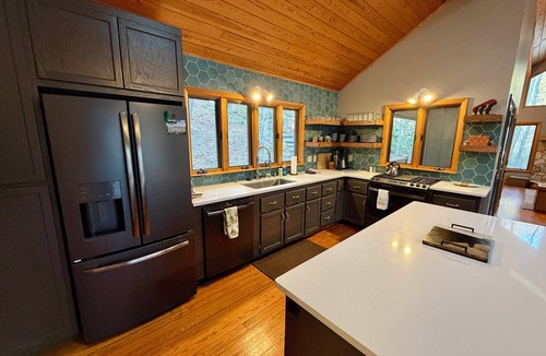 Santeetlah House | Black Bear Roost in Thunderbird at Lake Santeetlah - 4 bed, 2.5 bath