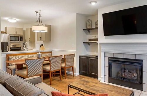Pigeon Forge Hotel | BLOCK Laurel Crest - Studio