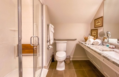 Oriental Hotel | Blue Heron Suite w/King Bed, ADA - River Dunes