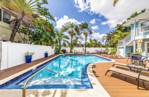 Coral Ridge Condo | BLUE PARROT INN #1- 1/1 HEATED POOL 1 MI TO BEACH