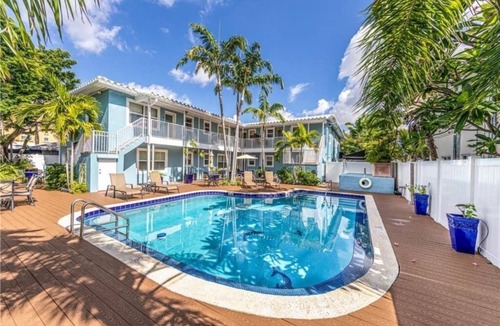 Coral Ridge Condo | Blue Parrot Inn #2- 1/1 Heated Pool 1 MI to Beach