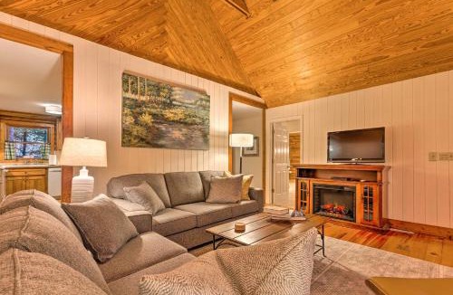 Travelers Rest House | Blue Ridge Mtn Cabin Near Hiking & Biking Trails!