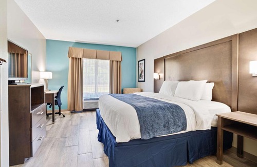 Sneads Ferry Hotel | Blue Water Inn & Suites BW Signature Collection