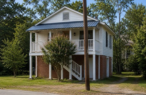 McRae Apartment | Blueberry Suite/Small-Town Charm & Comfort