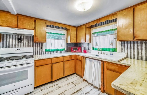 Northside House | ~Bluebird Bungalow Sleeps 8 Country Hideaway~