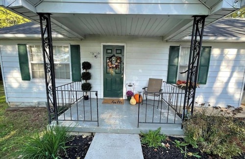 Seymour House | Bluff Valley Cottage: