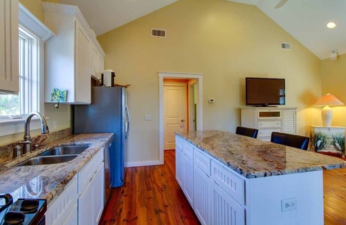 Olde Town Cottage | Bluffton Alljoy area 1BR Cottage