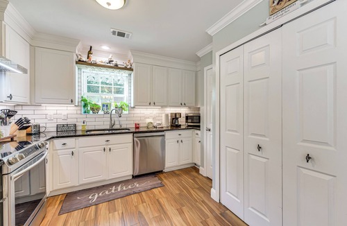 Bluffton Cottage | Bluffton Getaway w/Fenced Yard: 7 Mi to Beach!