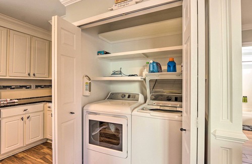Bluffton Cottage | Bluffton Getaway w/Fenced Yard: 7 Mi to Beach!