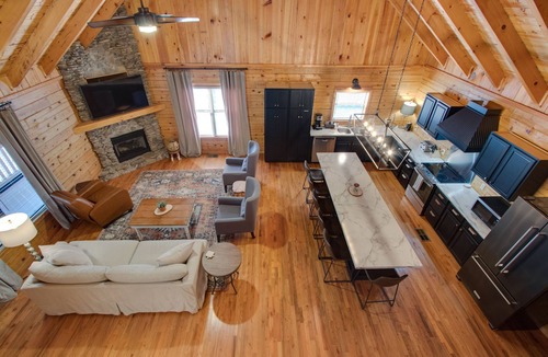 Silver Point Cabin | Boat Days Begin Here, Walk to Hurricane Marina