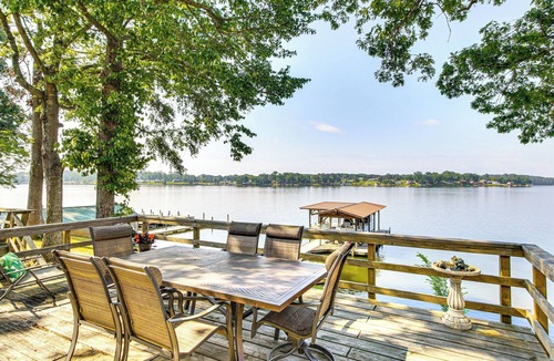 Cross Hill Cottage | Boat Ramp & Dock: Lake Greenwood Getaway!