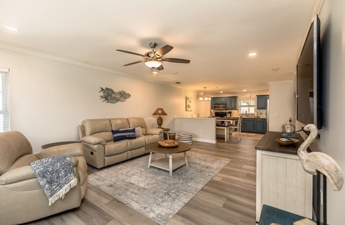 Sebastian Highlands House | ☆☀︎❀Boater's Paradise! Fenced Yard, Boat Parking, 6 miles to Beach!