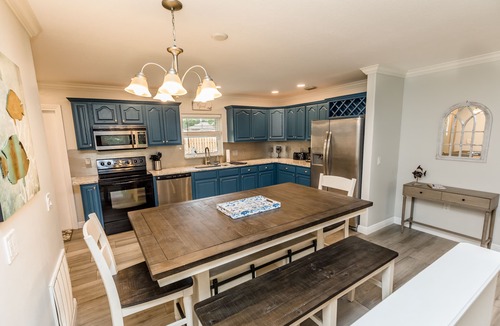 Sebastian Highlands House | ☆☀︎❀Boater's Paradise! Fenced Yard, Boat Parking, 6 miles to Beach!