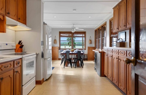 Cross Hill House | Boathouse Point on Lake Greenwood SC