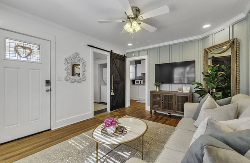 Easley House | Boho on B St- Monthly Rental 2min to DWT Easley