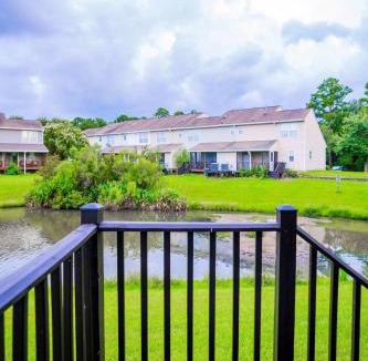 Charleston House | Boho SoCo- 8 mins to Credit One, 20 mins to DTWN