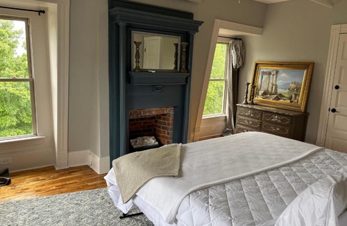 Salisbury Hotel | Bonaparte Castle